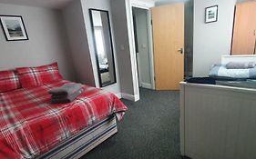 1 Bedroom Flat, Sleeps Up To 5Ppl, City Center