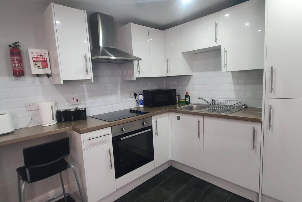 1 Bedroom Flat, Sleeps Up To 5Ppl, City Center Cardiff Exterior photo